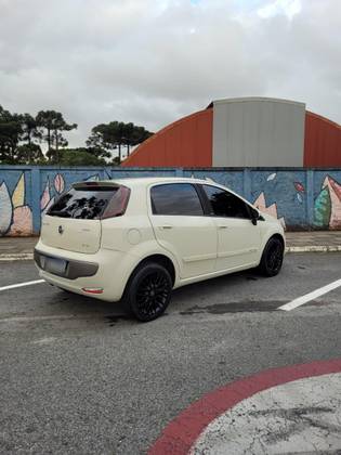 FIAT PUNTO 1.6 ESSENCE 16V FLEX 4P MANUAL FIAT PUNTO 1.6 ESSENCE 16V FLEX 4P MANUAL
